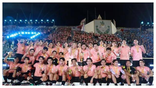 泰国三台54周年台庆盛典泰剧情侣秀恩爱两代名门绅士亲子相认