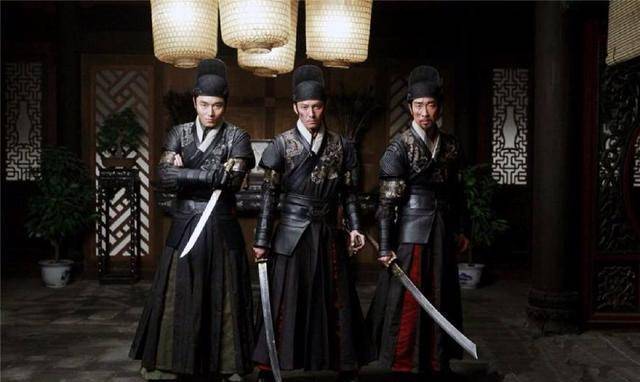 大臣借密探一用皇帝你敢用吗大臣一看名单吓得面如死灰