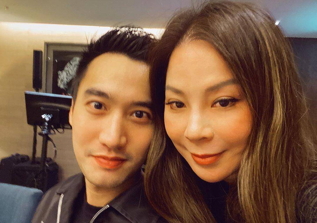 原创赖弘国撇阿娇独自与友欢聚好快活坐c位被名媛环绕面部微醺表情