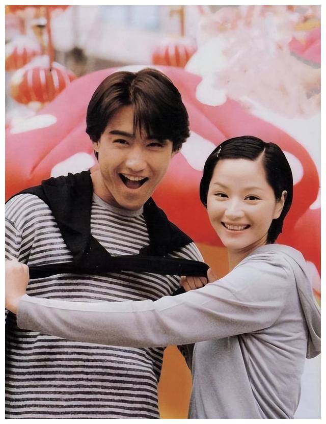 原创52岁胡兵与瞿颖相约牵手粉丝开心不已期盼恩爱长存