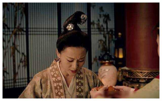 东宫崔槿汐永娘演技超群笑容如阳现代装扮闪亮绽放