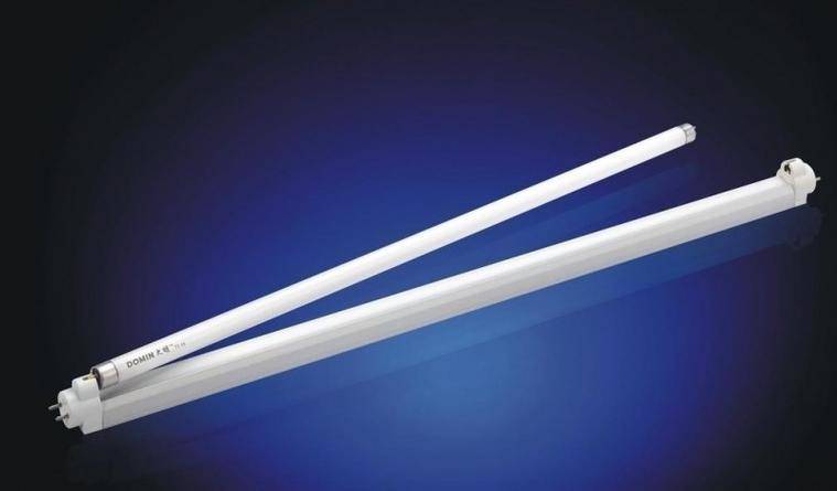 荧光灯,也称为日光灯,其工作原理是在一个存有氩(氖或氪)气和水银的