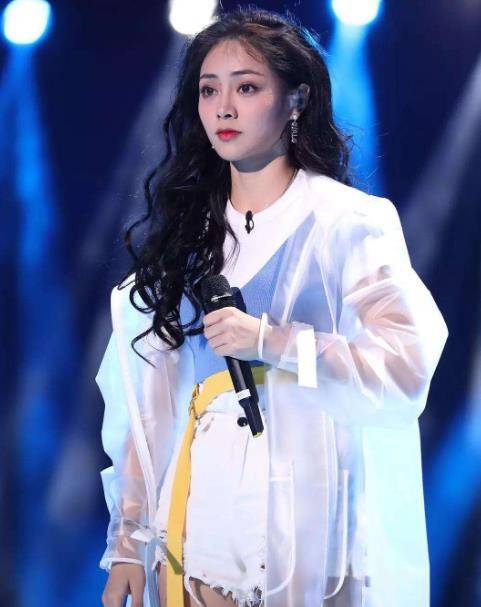 那也是谢可寅在第一次登台的时候,直接就受到了蔡徐坤的认可,在接下来