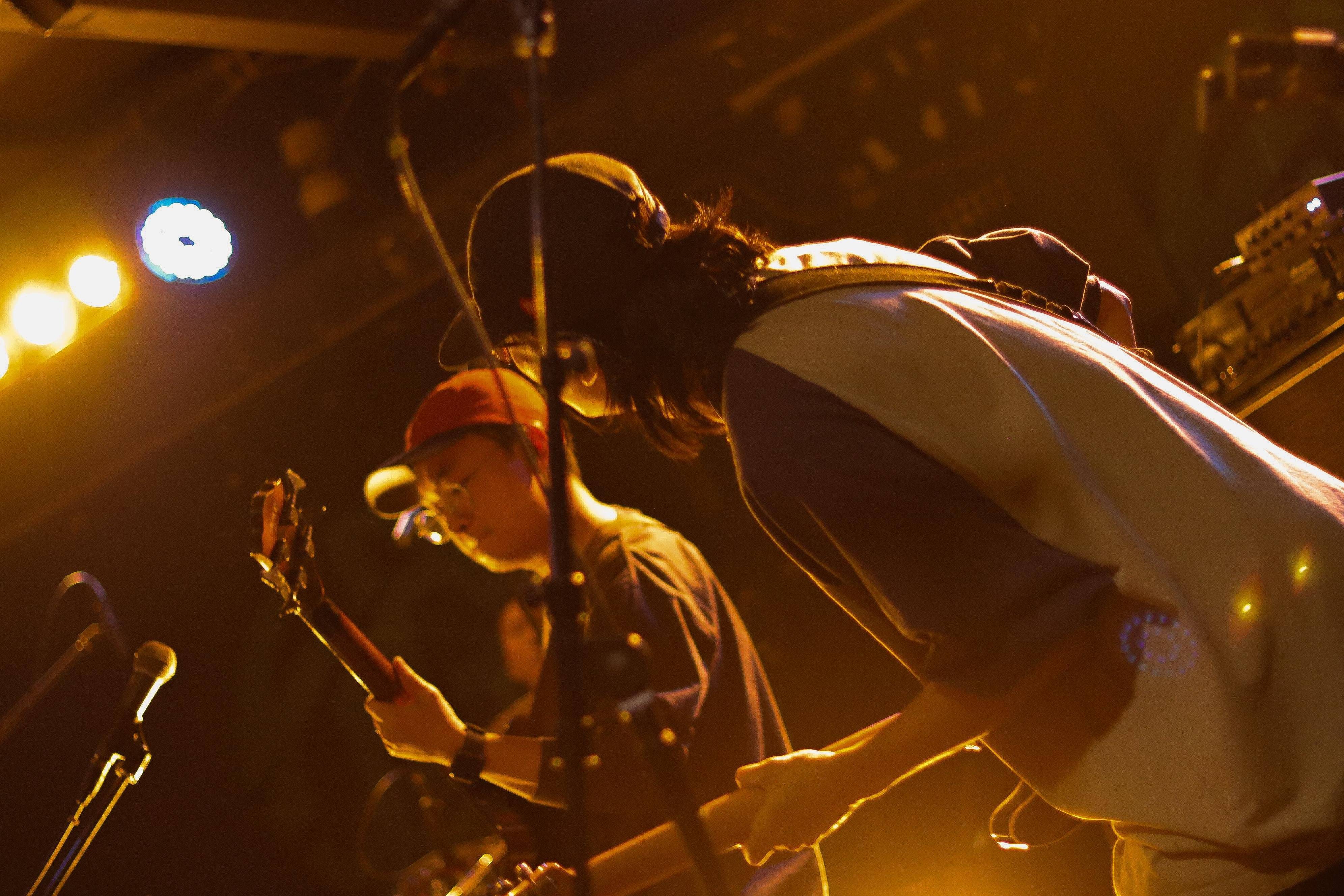 (fayzz乐队演出照片 周玉楠摄)结语fayzz乐队的故事,不仅是一段摇滚