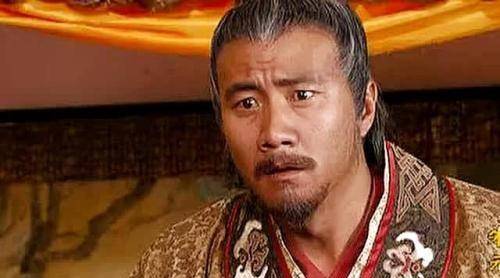 称帝后也不会亏待他,借用王司徒的话说就是"仍不失封侯之位,岂不美哉"