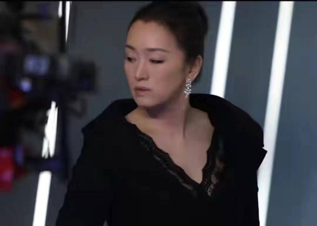 原创巩俐罕见拍内衣广告56岁宝刀未老魅力十足霸气眼神更像拍大电影