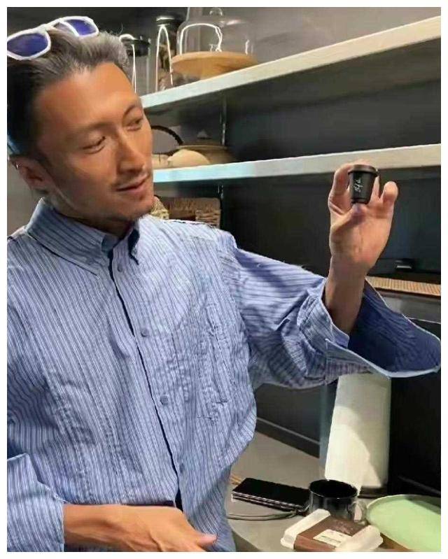 关注谢霆锋和陈冠希,了解真相.