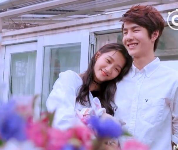 原创王一博关晓彤策划照被疯传甜蜜对视超虐粉丝放开让我来