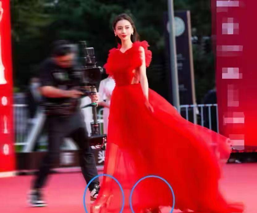 原创杨颖对自己真够狠的穿20cm高跟鞋走红毯像踩高跷一股风能吹倒