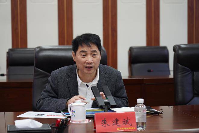 李华对朱建斌一行的到来表示热烈欢迎,并对北安市情,体育事业发展等