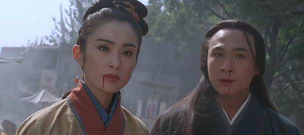 每次出场都可以用惊艳来形容,第一次出镜她扮演的殷素素,也就是张无忌