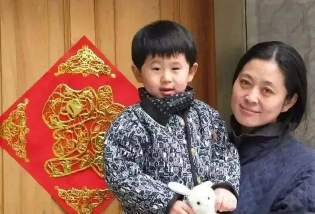 门一开倪萍直接跪下来_电视_蔡崇信_儿子