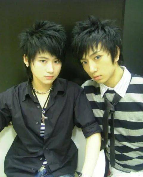 赵英俊和薛之谦因为《我型我秀》相识,赵英俊当时任节目的音乐总监.