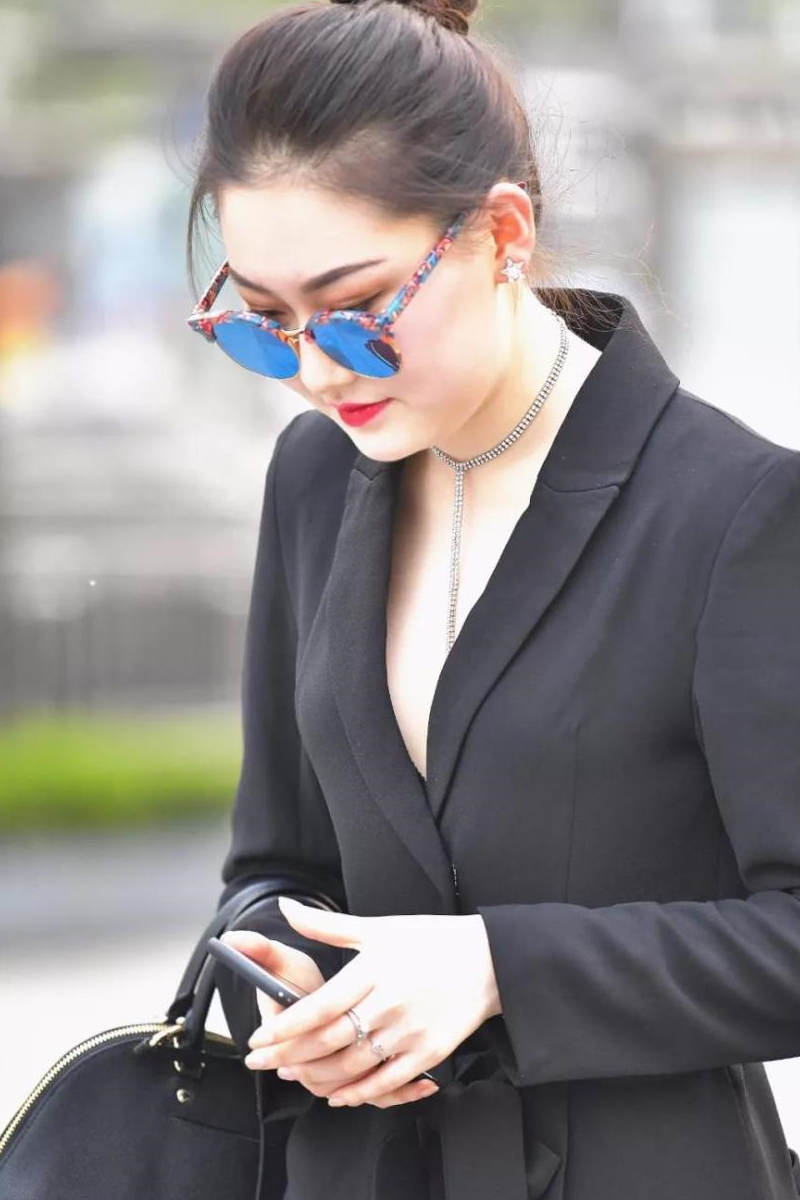 原创职业套装也能这么有女人味