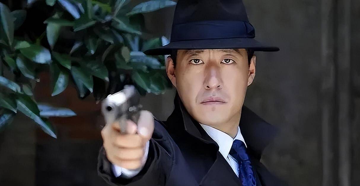 两人因戏生情,婚后6年生3胎,丈夫片约不断,被称"屏幕硬汉"_于震_辛月