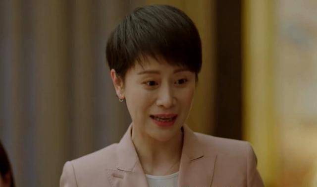 童文洁竟是包总学妹,直接签约又立战功,注意小金眼神_雷蒙德_宋倩