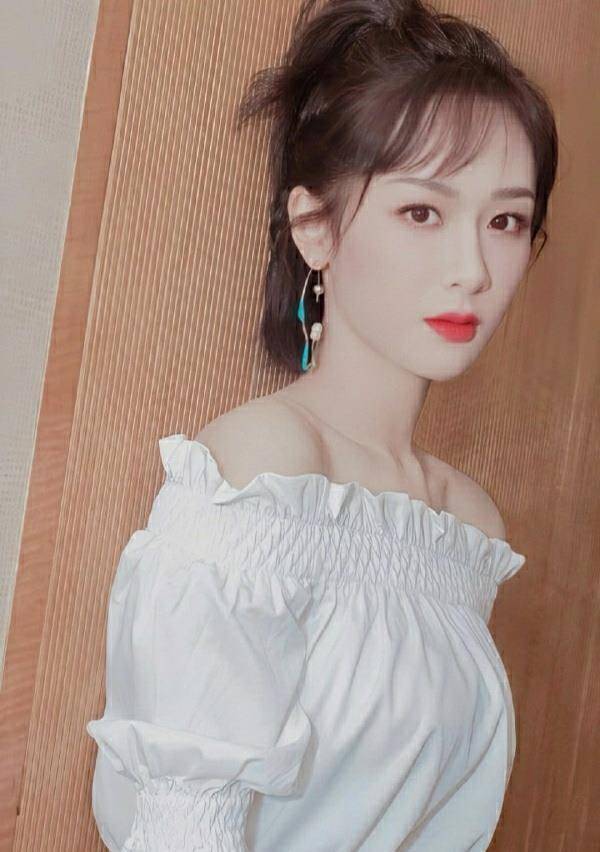 原创杨紫邓伦被传有望再度合体杨紫发文似在回应能等来香蜜夫妇的春天