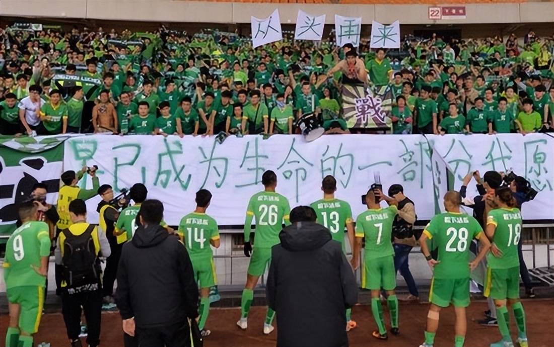 当年最终降级的是石家庄永昌和浙江绿城,相比后14轮比赛均一直深陷