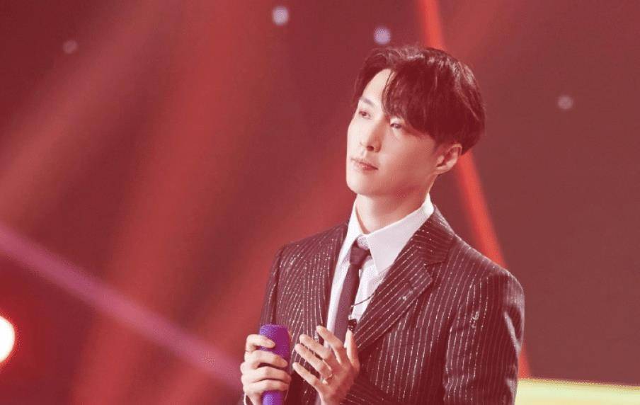 张艺兴的业务能力顶级,努力顶级,思维跳跃,是个做大事的人_杨天真