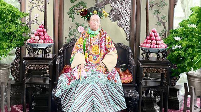 原创慈禧太后高清彩色照片尽管已经68岁但是她的气场依旧非常强大