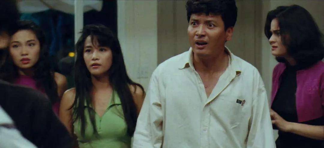 片中依旧是常规套路,五福星各种插科打诨,想尽办法占占便宜,总体来说