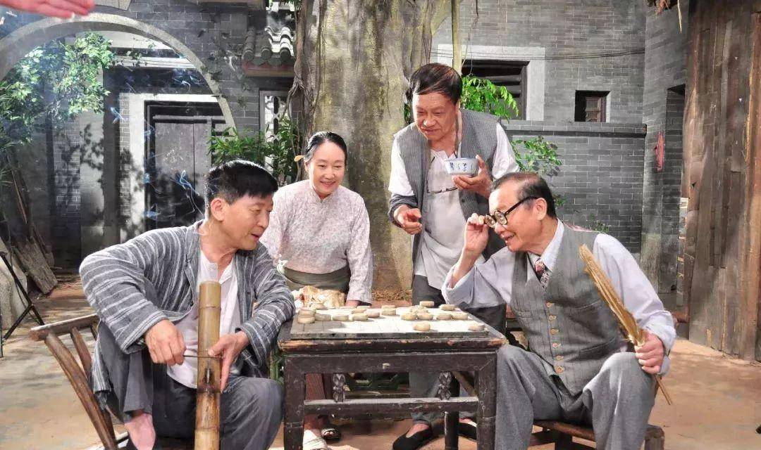 原创七十二家房客当中的瑞叔扮演者卢家全现实中的妻子曾是他同事