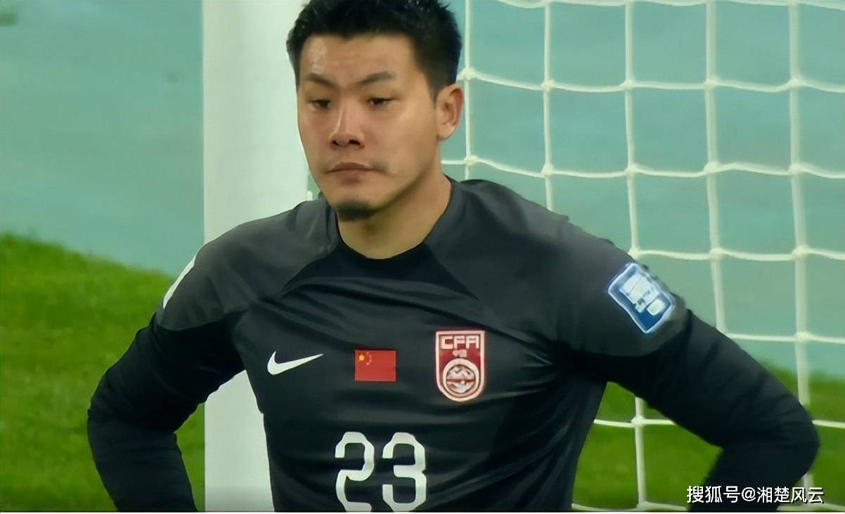 国足高兴不到1分钟,刘洋思考人生,王大雷懵了,发生了什么?