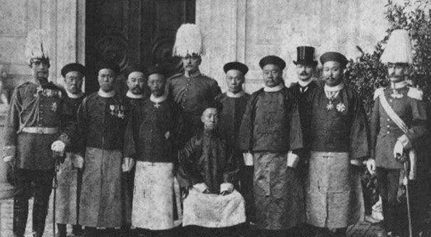 原创德国皇帝让这位18岁清朝王爷下跪道歉他如何机智化解