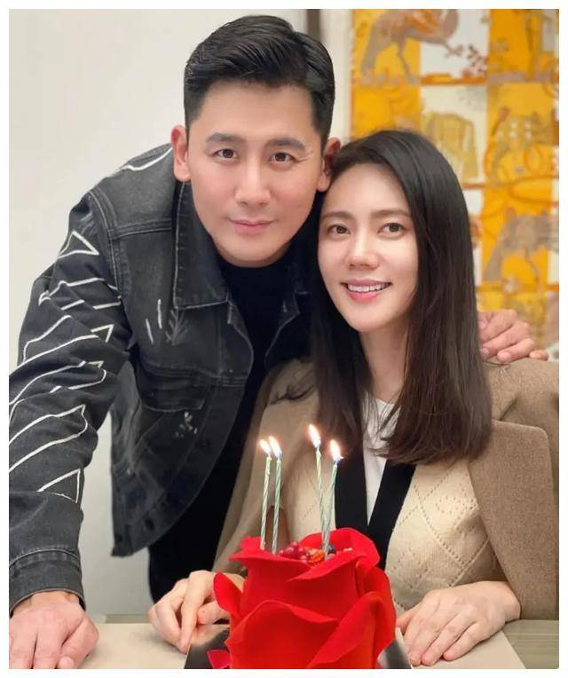 秋瓷炫携全家返乡5岁儿子萌照曝光幸福团聚笑容满溢