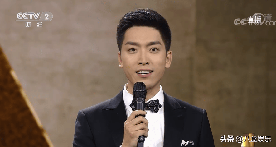央视全新栏目开播,主持人是他,清华毕业,长着一张英俊的面孔