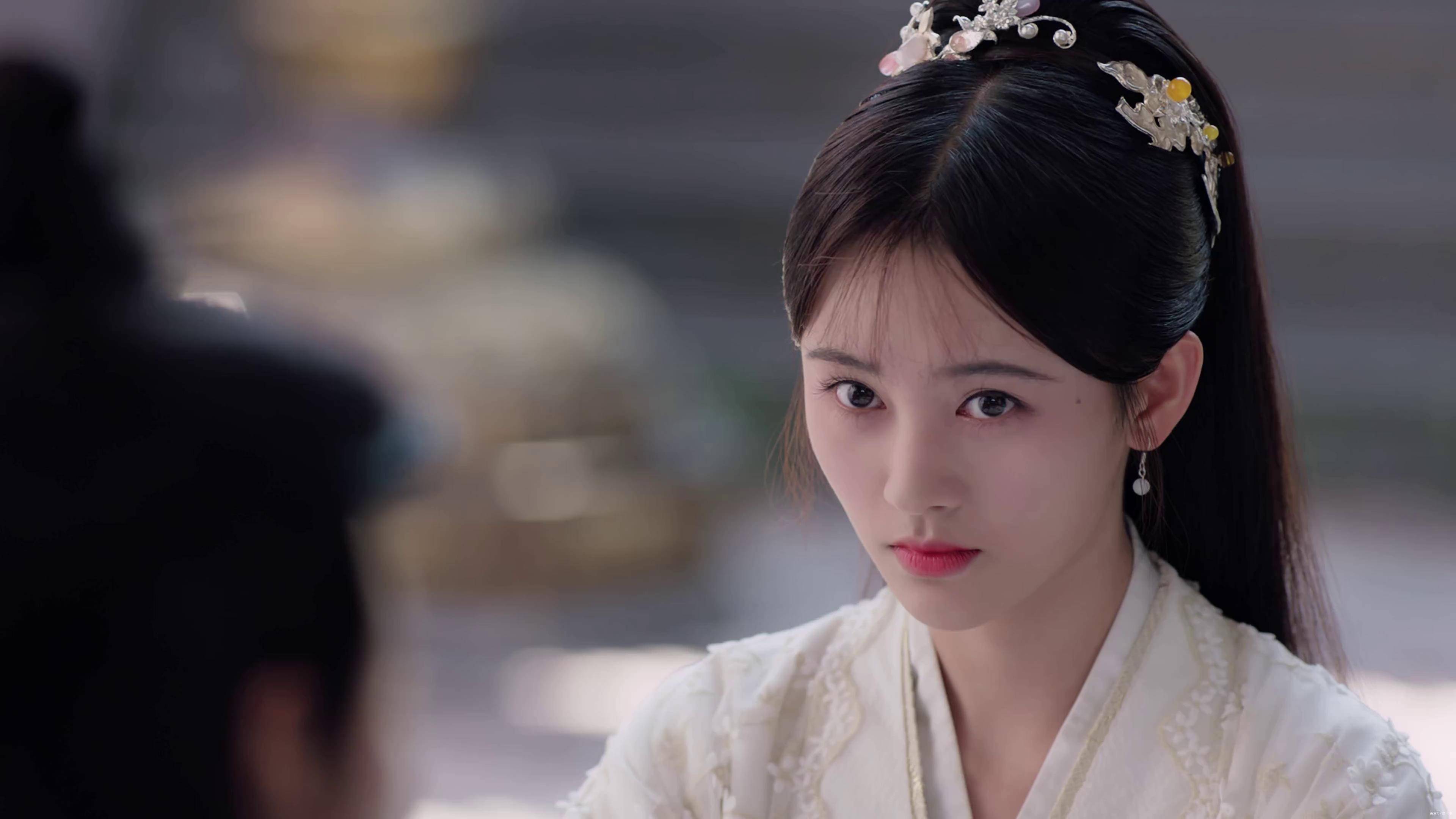 没有现在摘不掉的龙须刘海,演技虽然青涩但不浮夸做作,符合人物性格