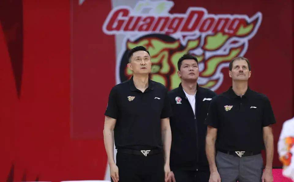 外线方面,由威姆斯,沃特斯领衔的广东外线,联同胡明轩,徐杰年轻组合