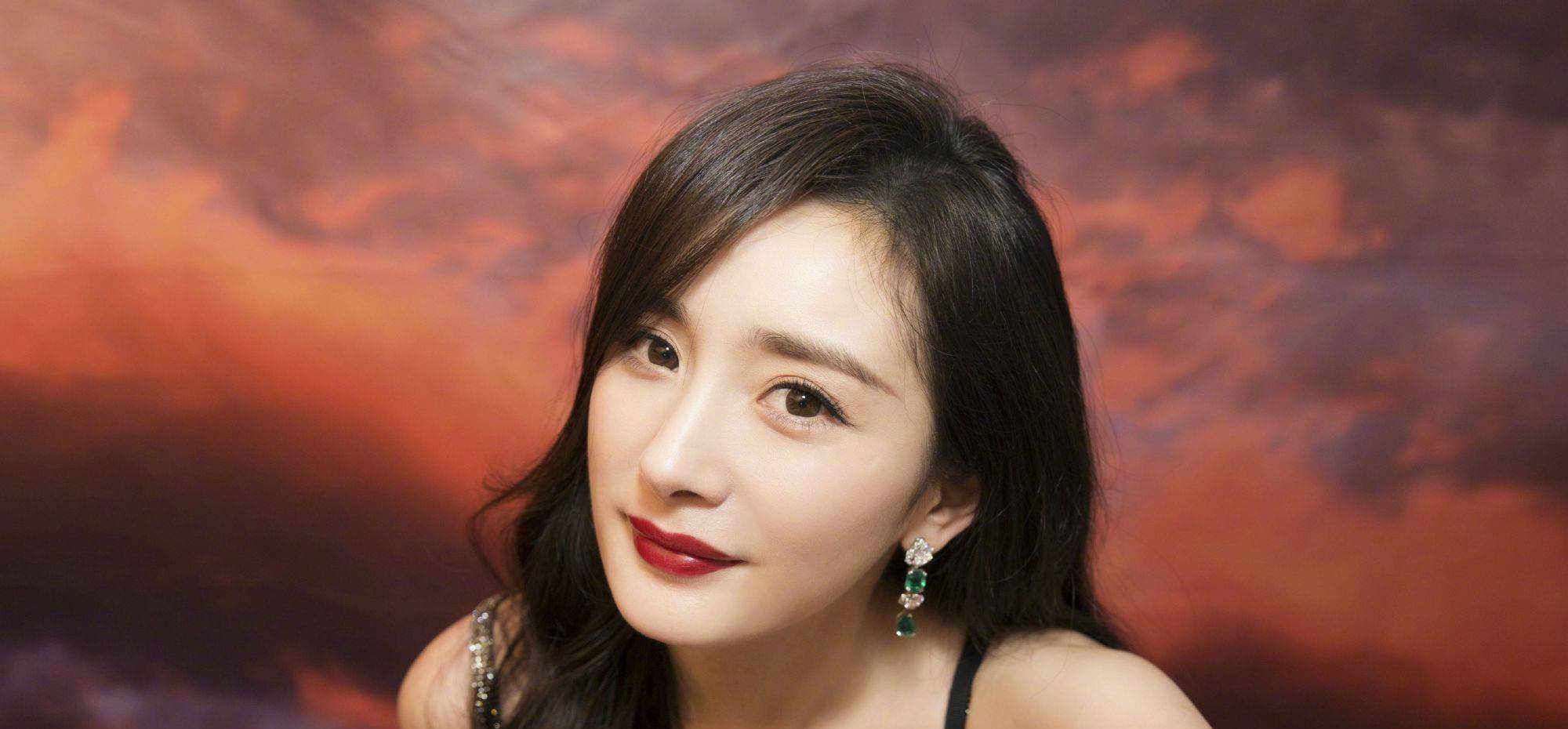 杨幂10个拍照姿势,学起来,日常就能拍好看的人像美照_时候_镜头_自然