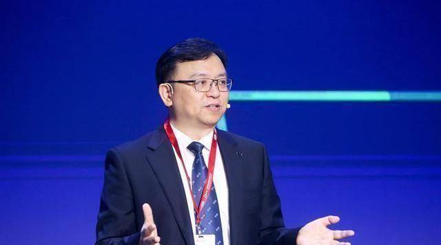 嫂子卖掉嫁妆送他上大学,如今他坐拥数百亿,送豪宅