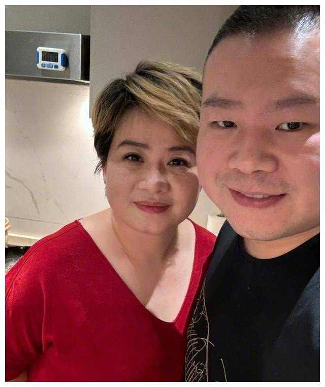 在这一季,岳云鹏请来了张鹤伦,孟鹤堂,周九良,尚筱菊等一众好友助阵.