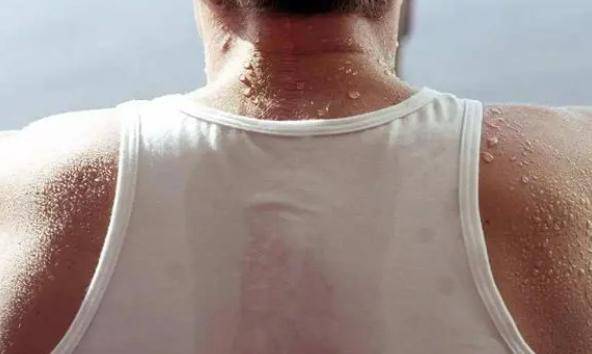 半夜老出汗浸湿床单提醒可能是三种原因建议了解