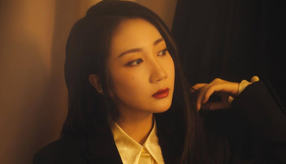 原创乃万果真是嘻哈圈拽姐音乐节表演间隙直言你姐我好得很劳你们操心