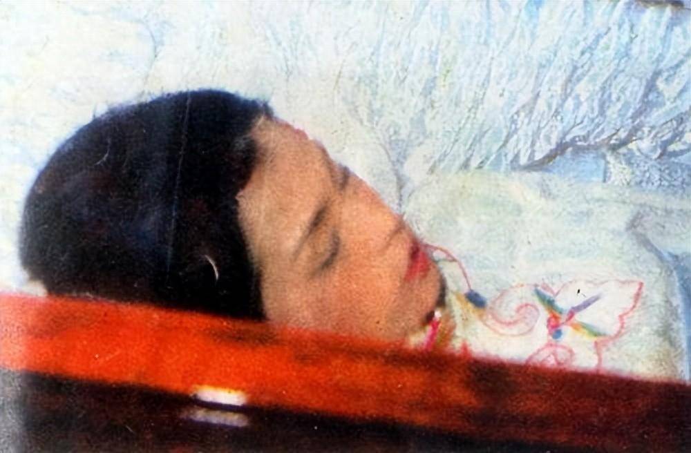 原创1985年翁美玲凄凉自杀本以为是为情所困尸检结果显示另有隐情