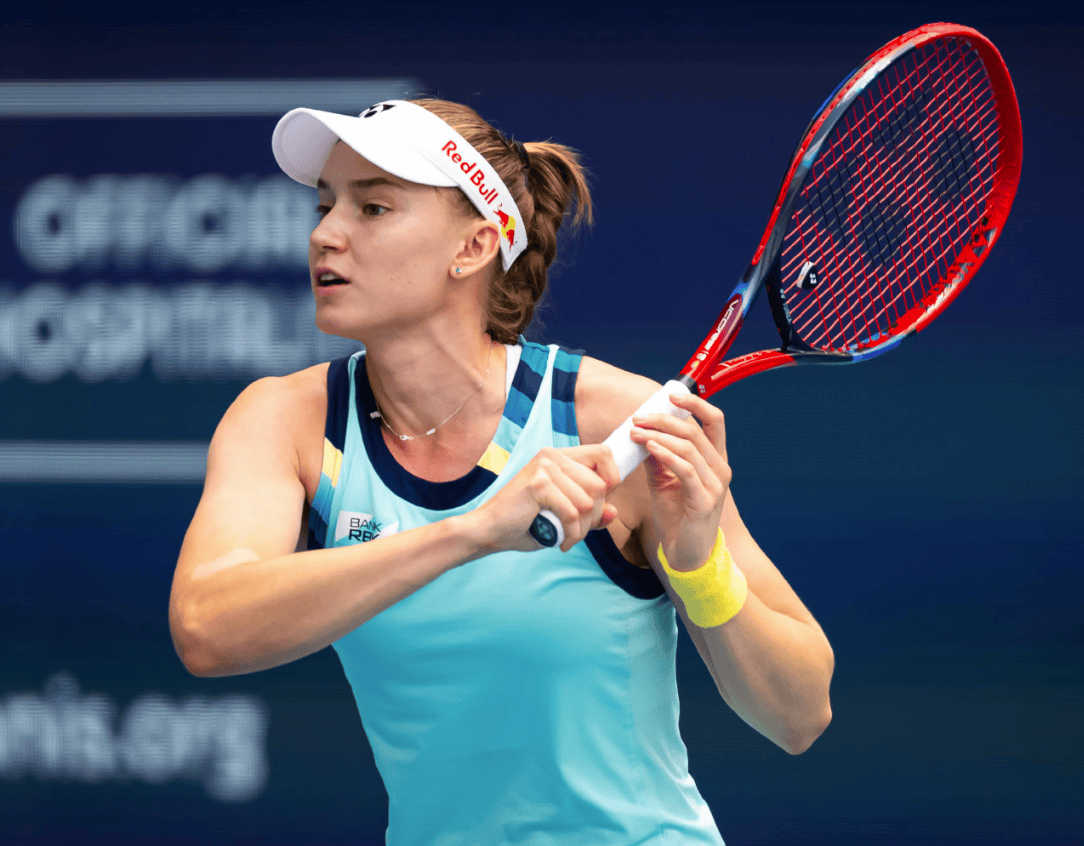 三盘鏖战,2-1,网坛女神淘汰8号种子,又1四强,累得气喘吁吁_巴金娜