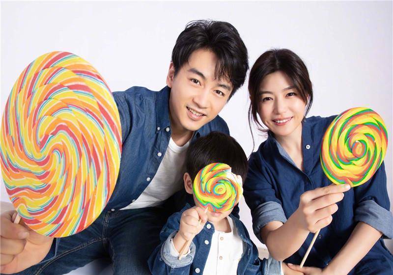 原创温馨陈妍希送儿子上学一晃眼已经和陈晓结婚4年啦