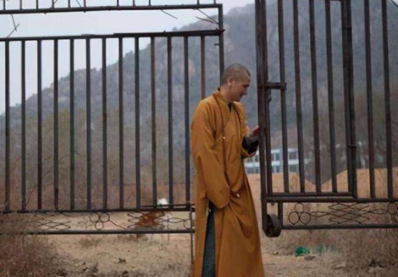 原创帅和尚释明心考上公务员却毅然出家为僧爆红网络后仍坚守本心