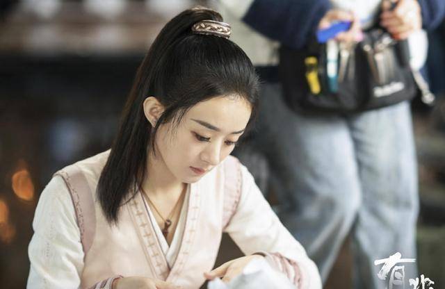 原创有翡王一博vs赵丽颖如见故人喜不自胜