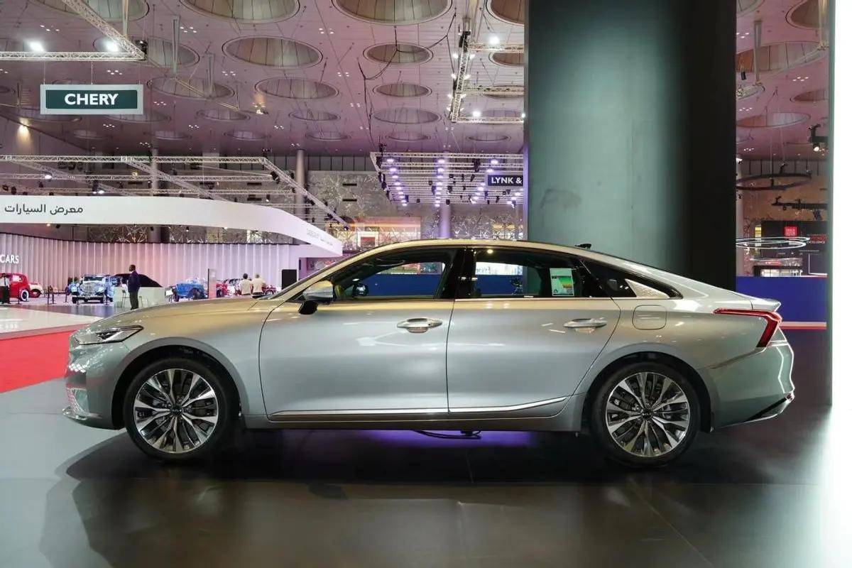 全新起亚k8正式亮相,搭载3.5l六缸发动机,国内还吃这一套吗?