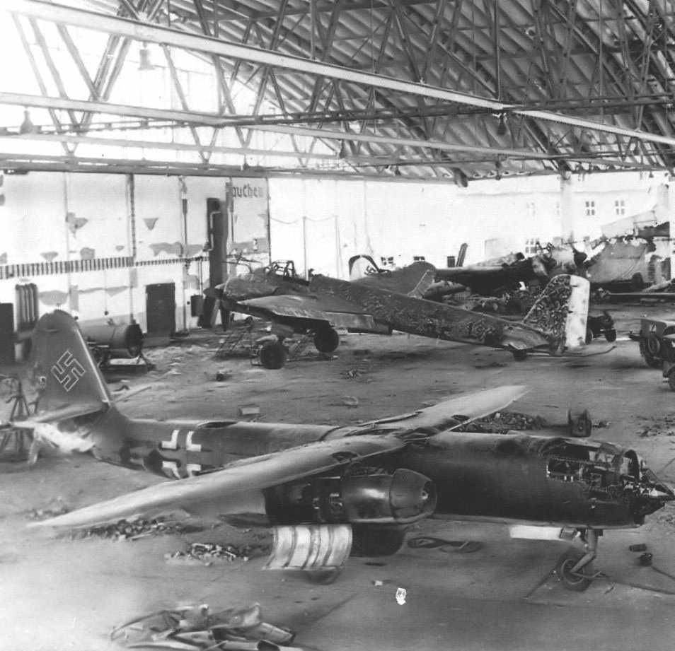 盟军缴获的ar234b1945年3月21日,美国第八航空队对纳粹空军喷气式