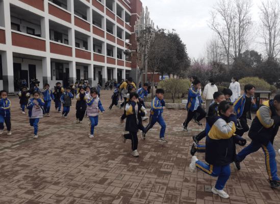 濮阳市油田皇甫中学图片