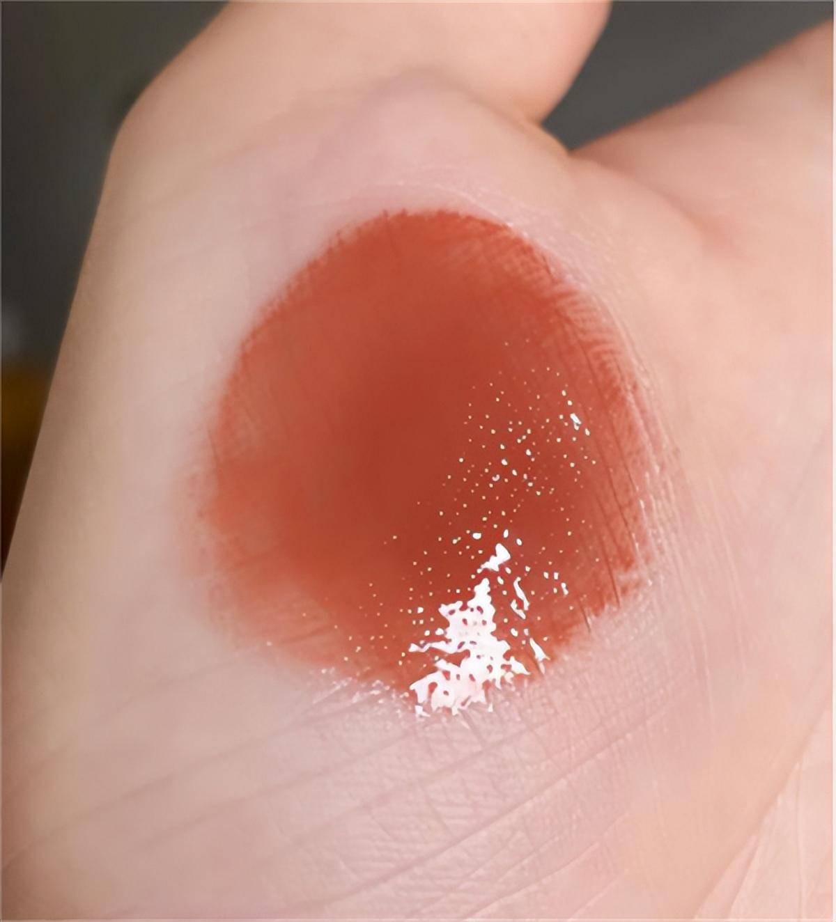 这些口红色号让你涂上之后特别显气色,每一款的颜色