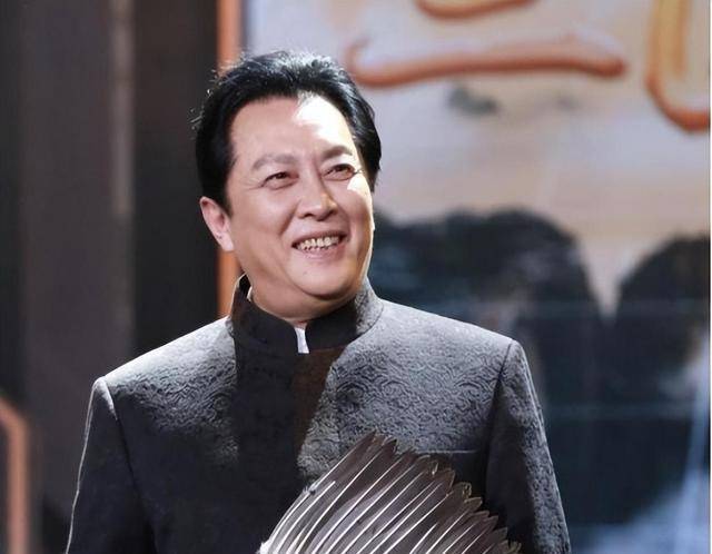 事实证明如今72岁的唐国强已经走上了演员的另一条道路