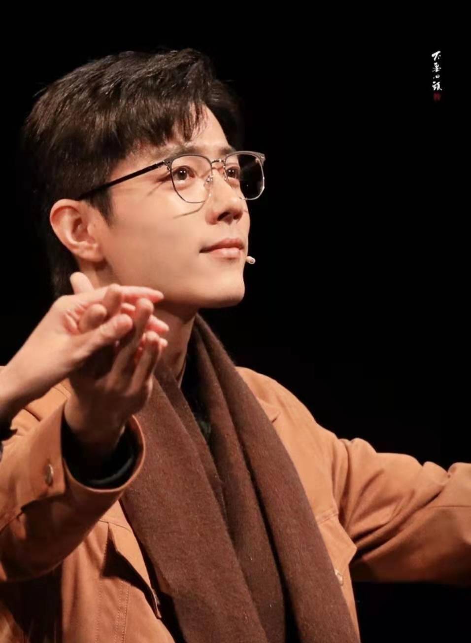 肖战素颜参加彩排,状态虽不佳也依旧颜值爆表,果然话剧表演太辛苦