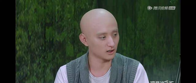 "于小彤毫不犹豫地说:"确定".陈翔继续咄咄逼人,"都没有人抢你.