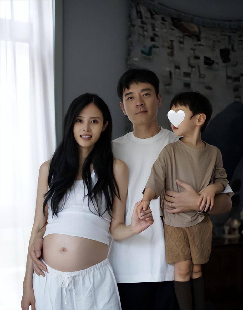 他娶过郝蕾,爱过王珞丹,负了殷桃,没想到38岁却又娶小10岁的她_李光洁